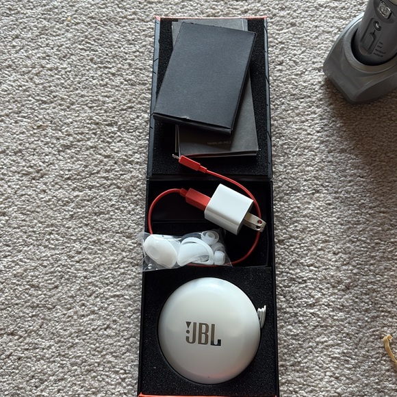 JBL wireless ear buds. New in box-in original box with instructions, charger - Picture 12 of 12